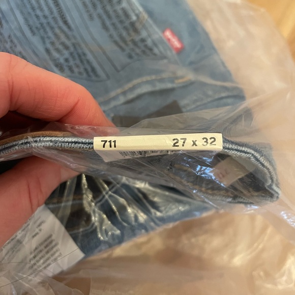 Levi’s 711 Skinny Jeans - Picture 5 of 8